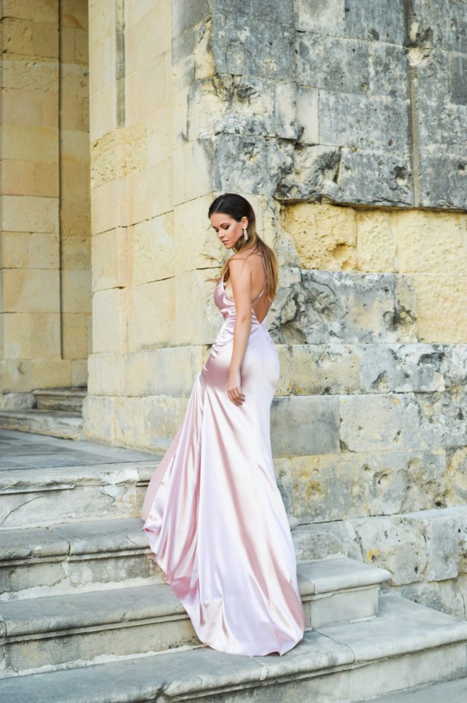 The Best Wedding Guest Dress for a Pear Shaped Body - Lipgloss and